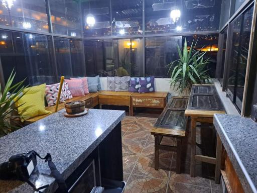 Yllari's Inn - Housity