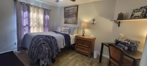 Hollywood Room on the Lake - Housity