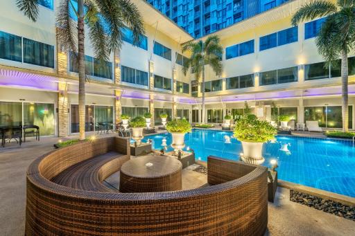 Qiu Hotel Sukhumvit - BTS On Nut Station - Housity
