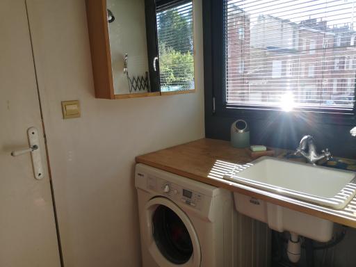 Bnb 4 personnes 5 mn métro Bourg entrée et sdb indépendantes - Housity