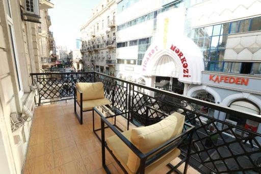 London Hotel and Guest House - Housity