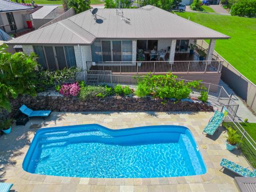 Palm Oasis Hinterland Home, Sleeps 10 with Pets - Housity