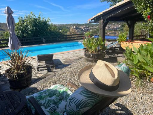 Domaine de Chanteperdrix - Housity