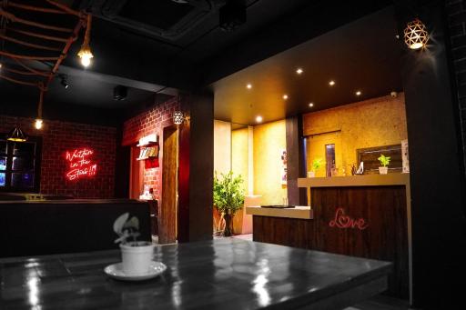 Hotel De L'amour - Housity