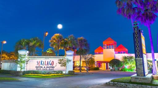 Seralago Hotel & Suites Main Gate East - Housity