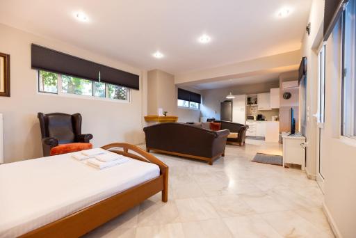 Emma's Airport Studio - Housity