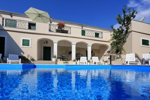 Didovi dvori - Housity