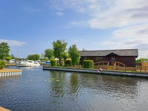 River Retreat - Norfolk Broads - Housity
