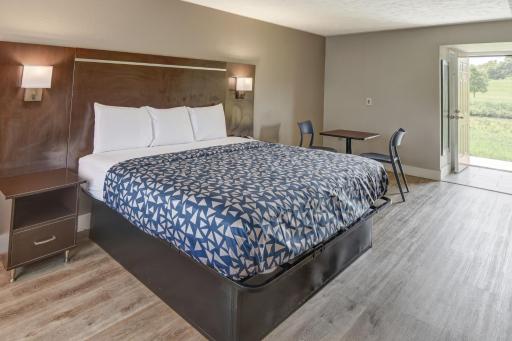 Econo Lodge Sevierville-Pigeon Forge on the River - Housity