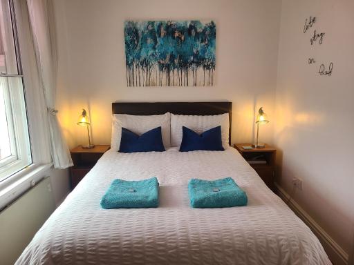 VALE VIEW APARTMENT, Prestatyn, North Wales - a smart and stylish, dog-friendly holiday let just a 5 min walk to beach & town! - Housity