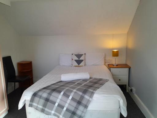 Budget Loft room, Shared guest house by University R10 - Housity