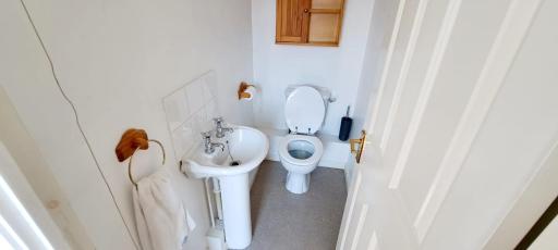Ashford Holiday Home Smithy Drive Sleeps 5 FREE Wifi and Vehicle Parking - Housity