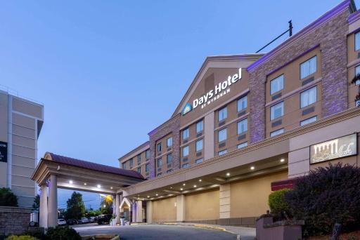 Days Hotel by Wyndham North Bergen - Housity