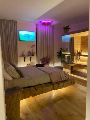Love Space Sensory Spa & relax suite - Housity