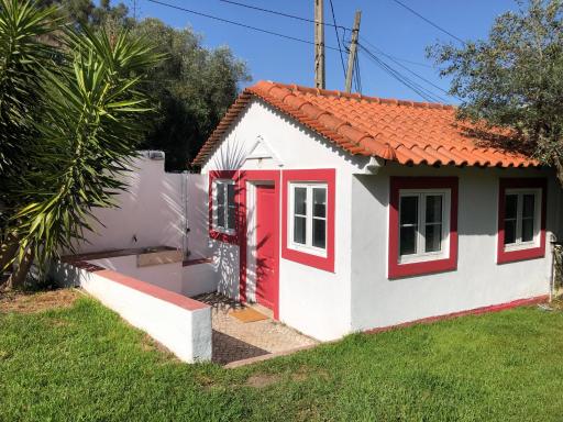 Lisbon Cozy House w/Garden and Pool - Housity