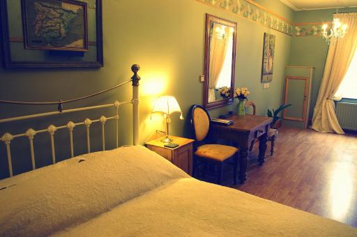 Crown House Suites - Housity