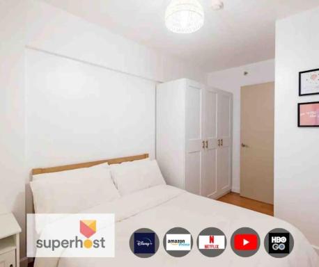 Bohemian Inspired 2 Bedroom Inspired Condo with Fast WIFI Near BGC - Housity