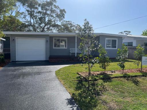 Family Getaway By The Lake - Housity