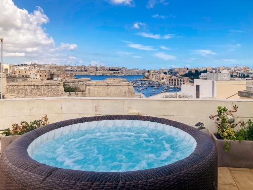 Valletta and Grand Harbour Lookout - Housity