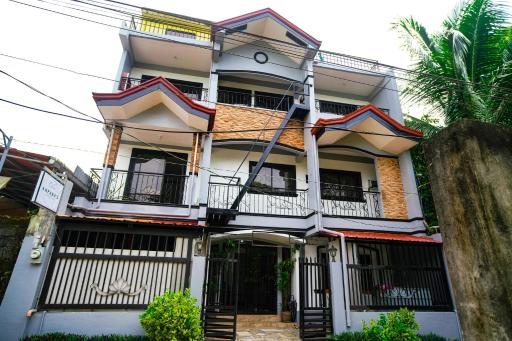 Amparo's Tourist Inn - Coron - Housity