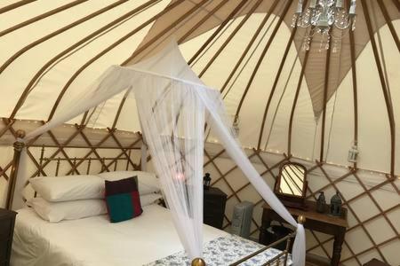 Luxury Yurts - Housity