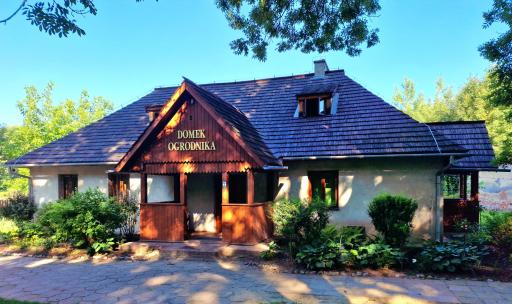 Hostel Domek Ogrodnika przy Muzeum w Przeworsku Zespole Pałacowo - Parkowym - Housity