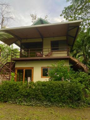 Jazlyn Lodge - Housity