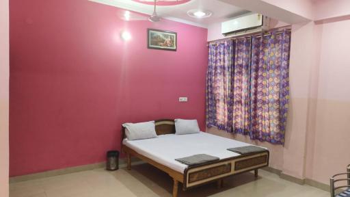 Kailash Hotel - Housity