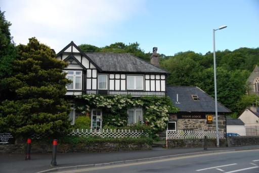 Tudor Lodge - Housity