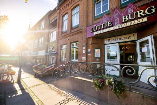 Hotel Lüttje Burg - Housity