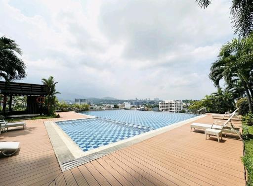 Group-Friendly Cebu Condo with Mall Access - Housity
