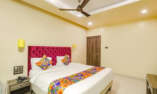 FabHotel Parashar - Housity