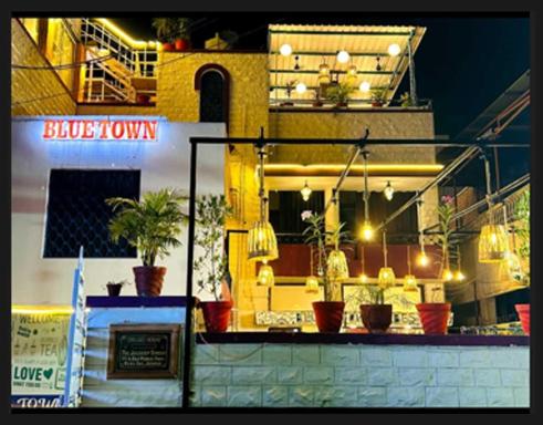 Blue town Hostel & Cafe - Housity