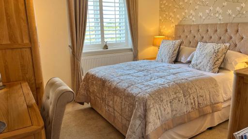 Boutique style room, King Sized Bed, Breakfast, Own Bathroom, Free Parking, Gosberton Village - Housity