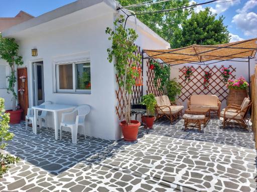 Eva's House, Cozy Apartment in Traditional Village - Housity