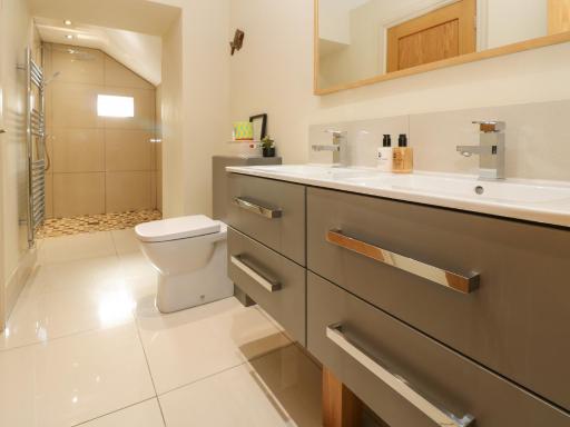 Cross Cottage - Housity
