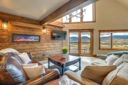 Mountain Adventure Home Base - Ski, Hike and Chill! - Housity