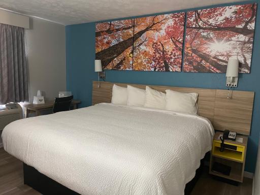Days Inn by Wyndham Warrensburg - Housity