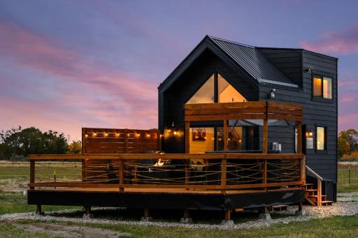Modern Tiny Cabin, with Hot tub in Choteau MT - Housity