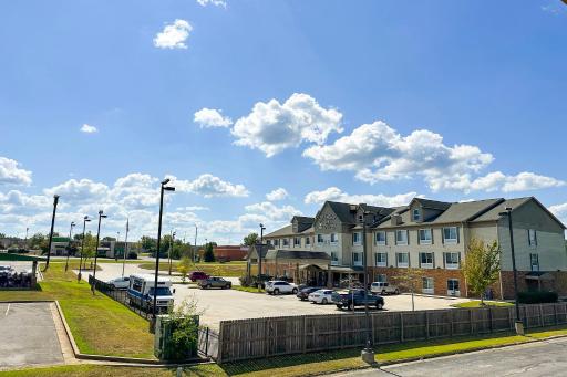 Bonita Lakes Inn - Housity