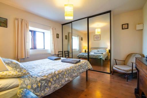 Midsummer Barn - Housity