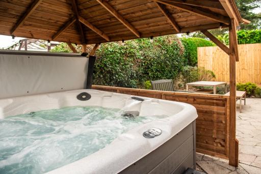 Stag Manor Hot Tub Retreat near Peak District - Housity