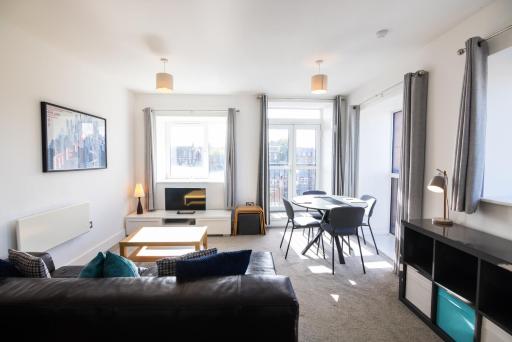 Entire 1 Bed - No. 45 - Free Parking - The Cosy Collection Ltd - Housity