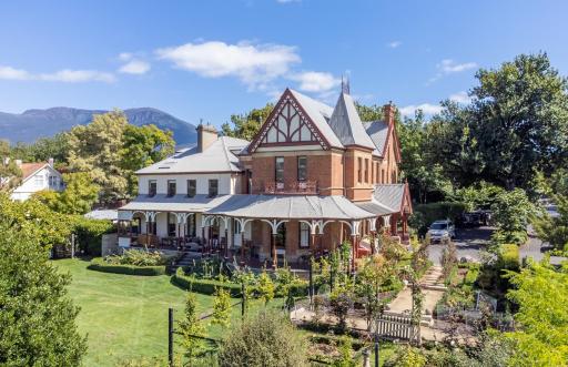 Old Bishop's Quarters Heritage, Modern & Unique Accommodation - Housity