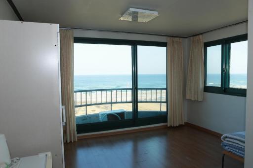 Mangsang Beach Pension - Housity