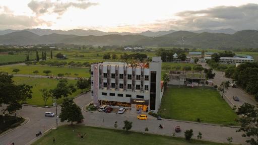 Ma. Awani Hotel & Suites - Housity