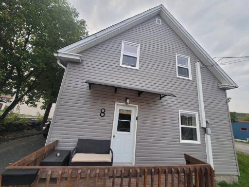 Bright apartment close to hwy - Housity
