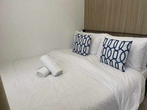Shore Residences MOA 1BR with balcony by darpm - Housity