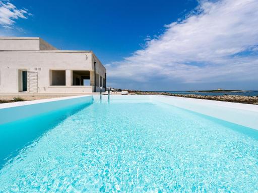 Luxury Holiday Home in Portopalo di Capo Passero with Pool - Housity