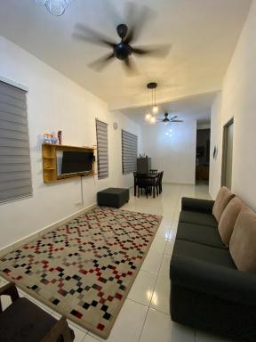 Razumi's Homestay - Housity